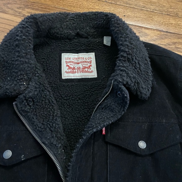 Men's Levi’s black corduroy Sherpa-Lined Jacket - Picture 2 of 3